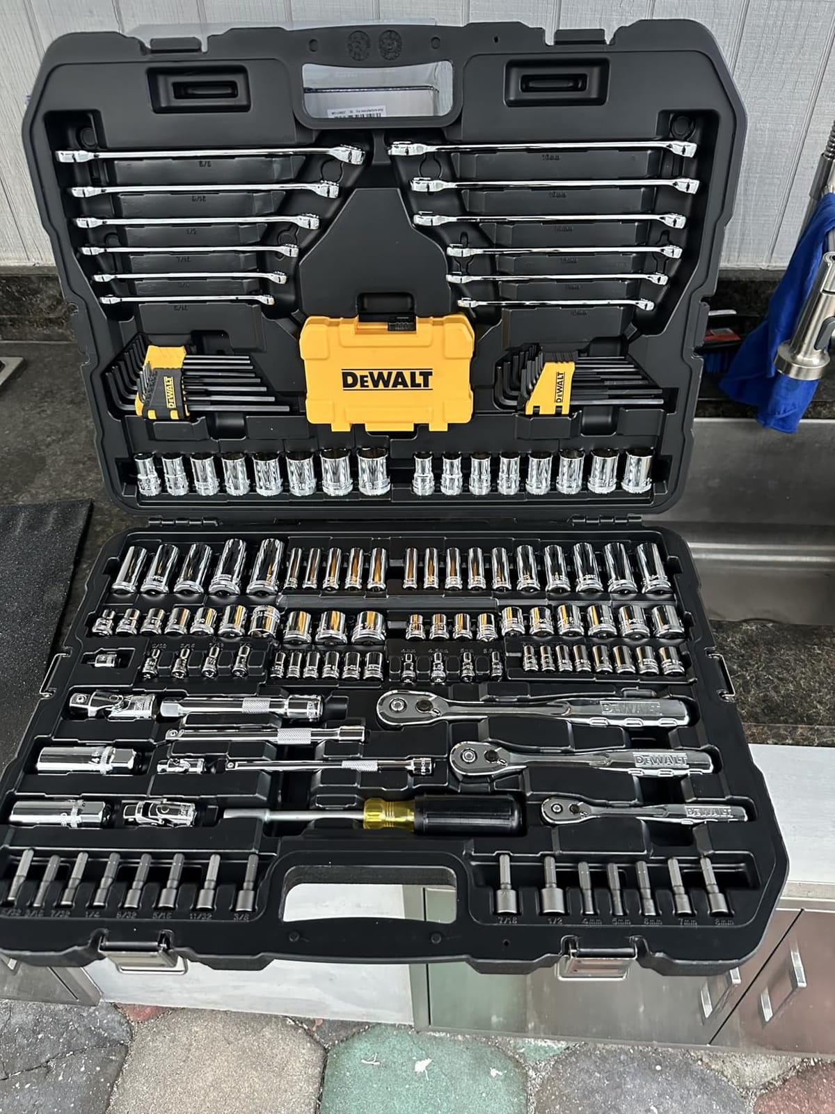 DEWALT Mechanic Tool Set with Case, Socket Set Metric and Standard Full, 1/4