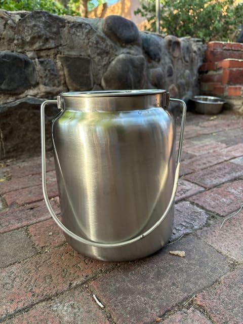 Lindy's Stainless Steel Seamless 1-Gallon Milk Jug, Milk Can, Milk Pail, Anti-Leak Liquid Storage Container with Tight Lid and Long Swivel Handle customer photo 2