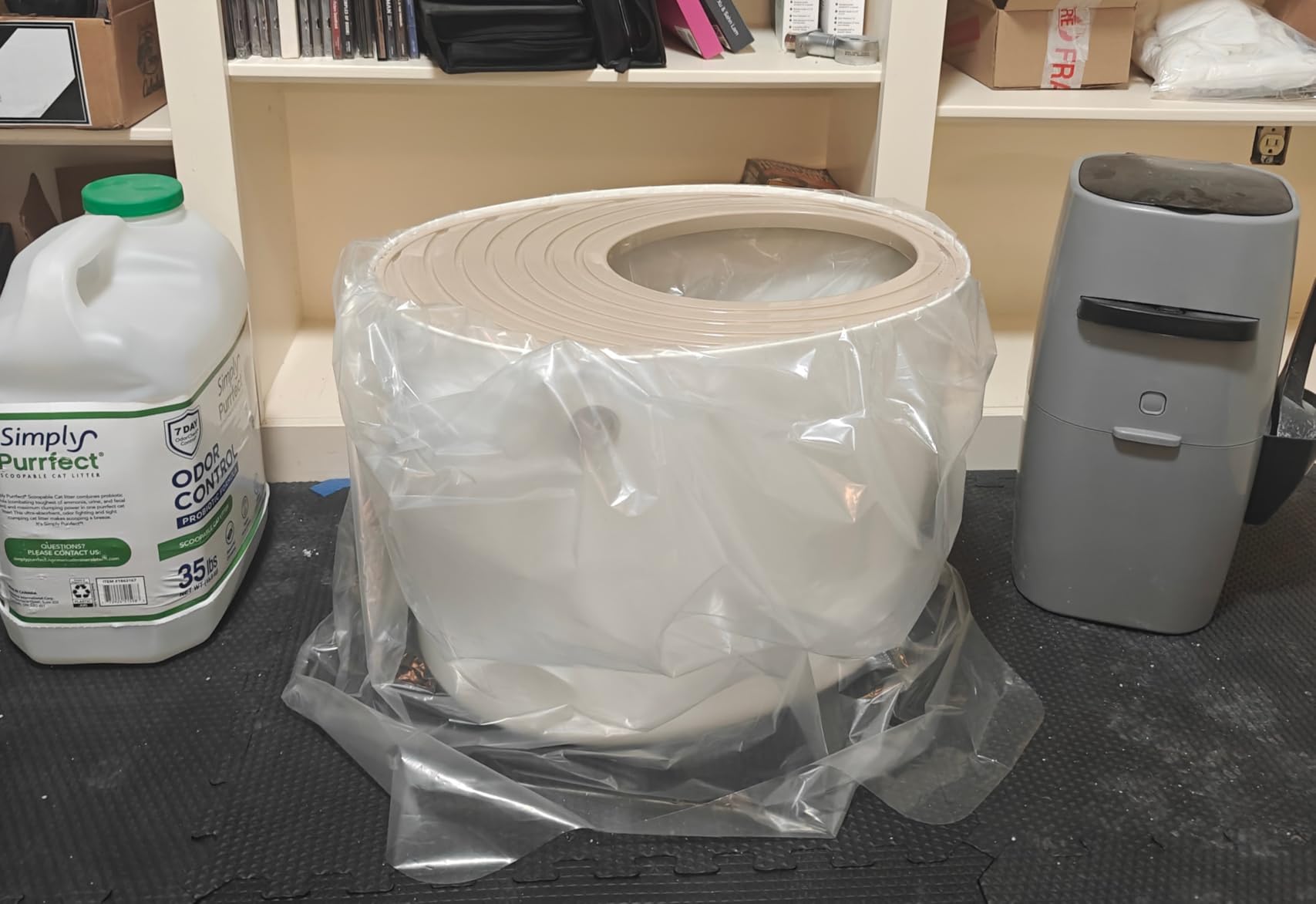 IRIS USA Large Top Entry Cat Litter Box, Hooded Privacy, Beige/White customer photo 2