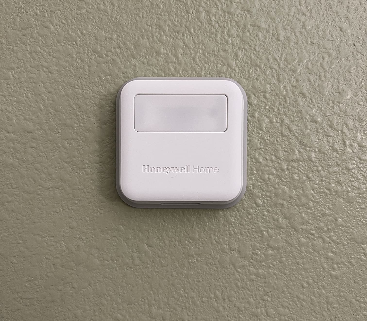 Honeywell Home THX321WFS2001W T10 Pro Smart Thermostat with RedLINK, White customer photo 2