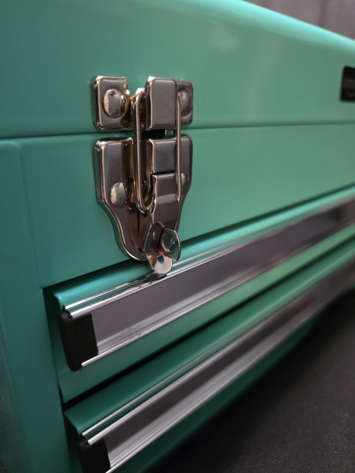 Amazon Basics Metal Tool Box with Drawers, Storage and Organization Tool Chest, Powder Coat Finish, 18.1 x 8.7 x 9.5 in, Turquoise customer photo 1