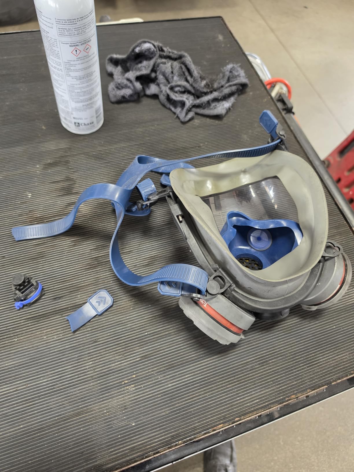 Full Face Organic Vapor Respirator - Protective Eye & Nose Shield with Anti-Fog Heavy Duty Lens & Adjustable - Chemical, & Particulate Respirator. Includes 2 Filter Cartridges - Industrial Grade customer photo 1