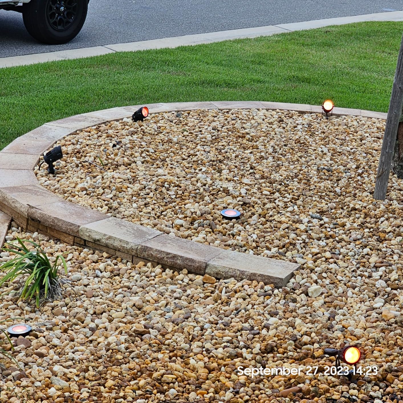 SUNVIE RGBW Color Changing Landscape Lights Low Voltage 8Pcs with Connector customer photo 1