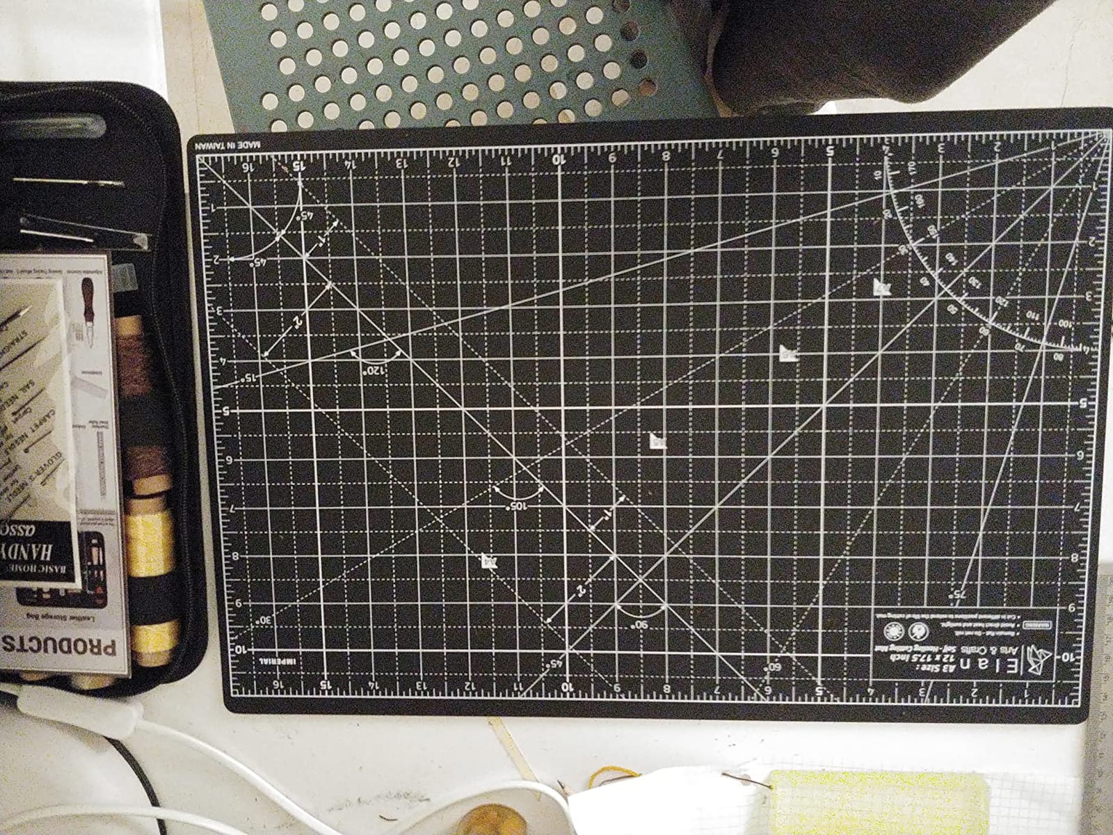Elan Cutting Mat A4 Black & Taupe, Self Healing Cutting Mat 9x12 Inch, 5-Ply Craft Board Black, Hobby Board for Crafts 9x12 Inch customer photo 1