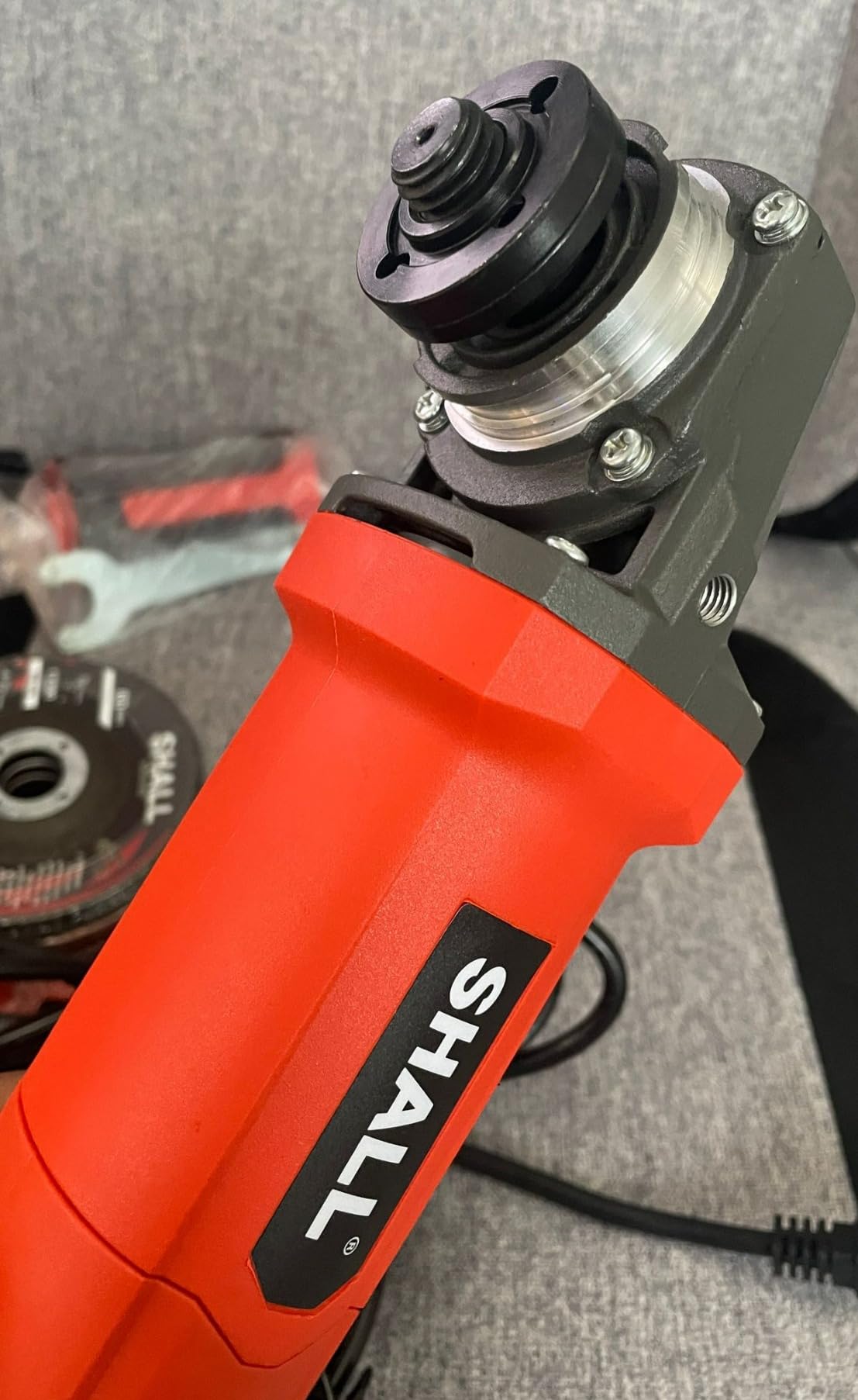 7.5Amp 4-1/2 Inch 12000 RPM Angle Grinder with 2 Guards, 3 Cutting Wheels, 3 Discs, Non-Slip Handle and Carbon Brush for Metal and Wood customer photo 2