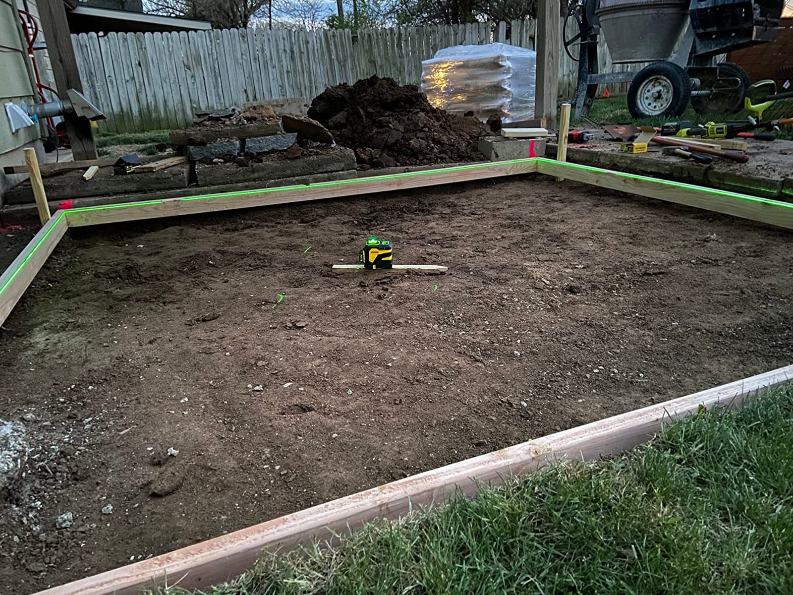 IKOVWUK Laser Level with 12 Green Lines, Built-in 5200 mAh Li-ion Battery customer photo 2