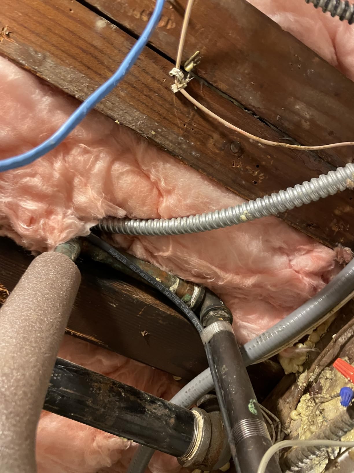 VEVOR Self-Regulating Pipe Heating Cable, 18-feet 5W/ft Heat Tape for Pipes Freeze Protection, Protects PVC Hose, Metal and Plastic Pipe from Freezing, 120V customer photo 1