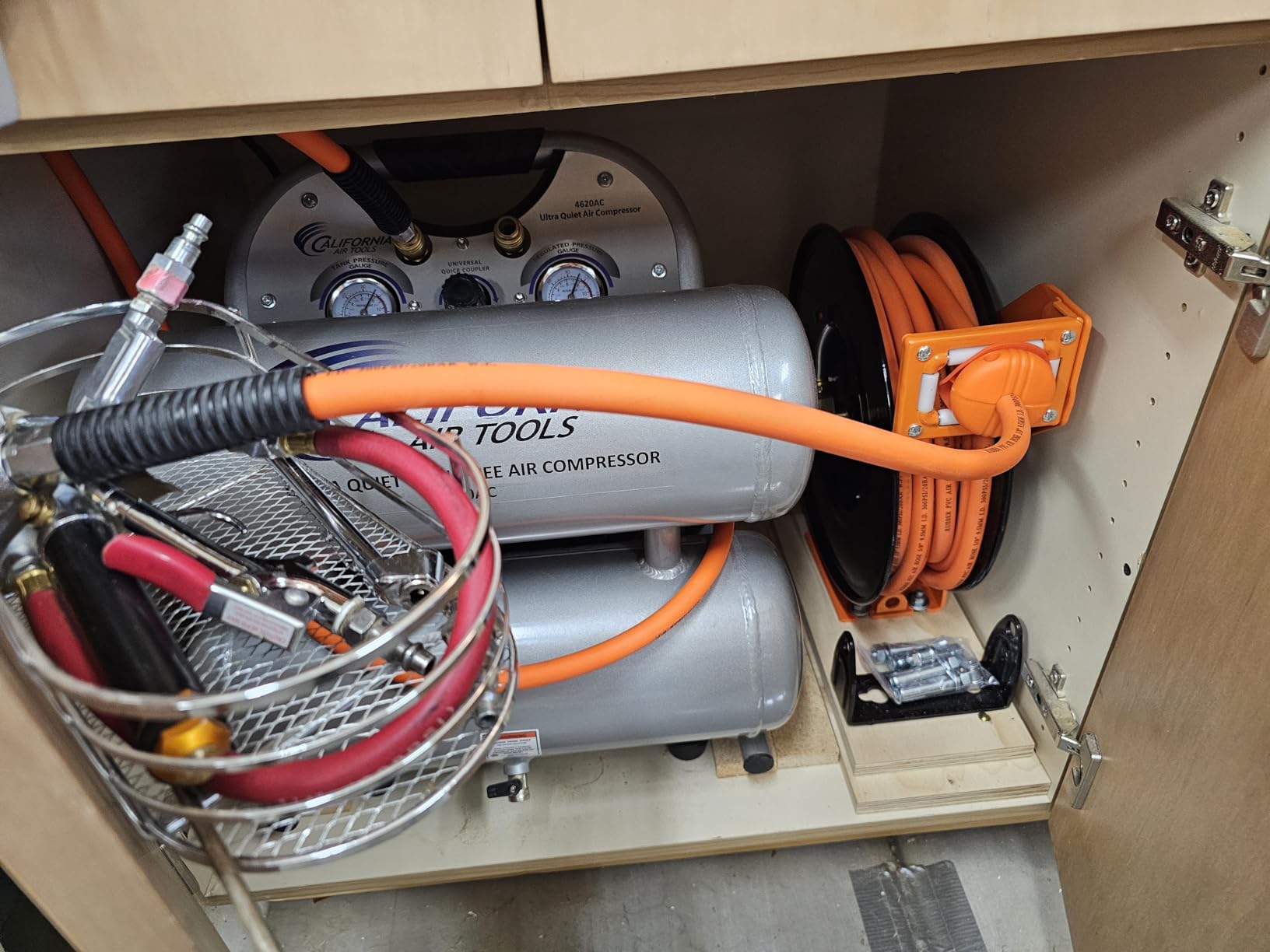 VEVOR Retractable Air Hose Reel 3/8 IN x 50 FT Hybrid Air Hose Max 300PSI customer photo 1