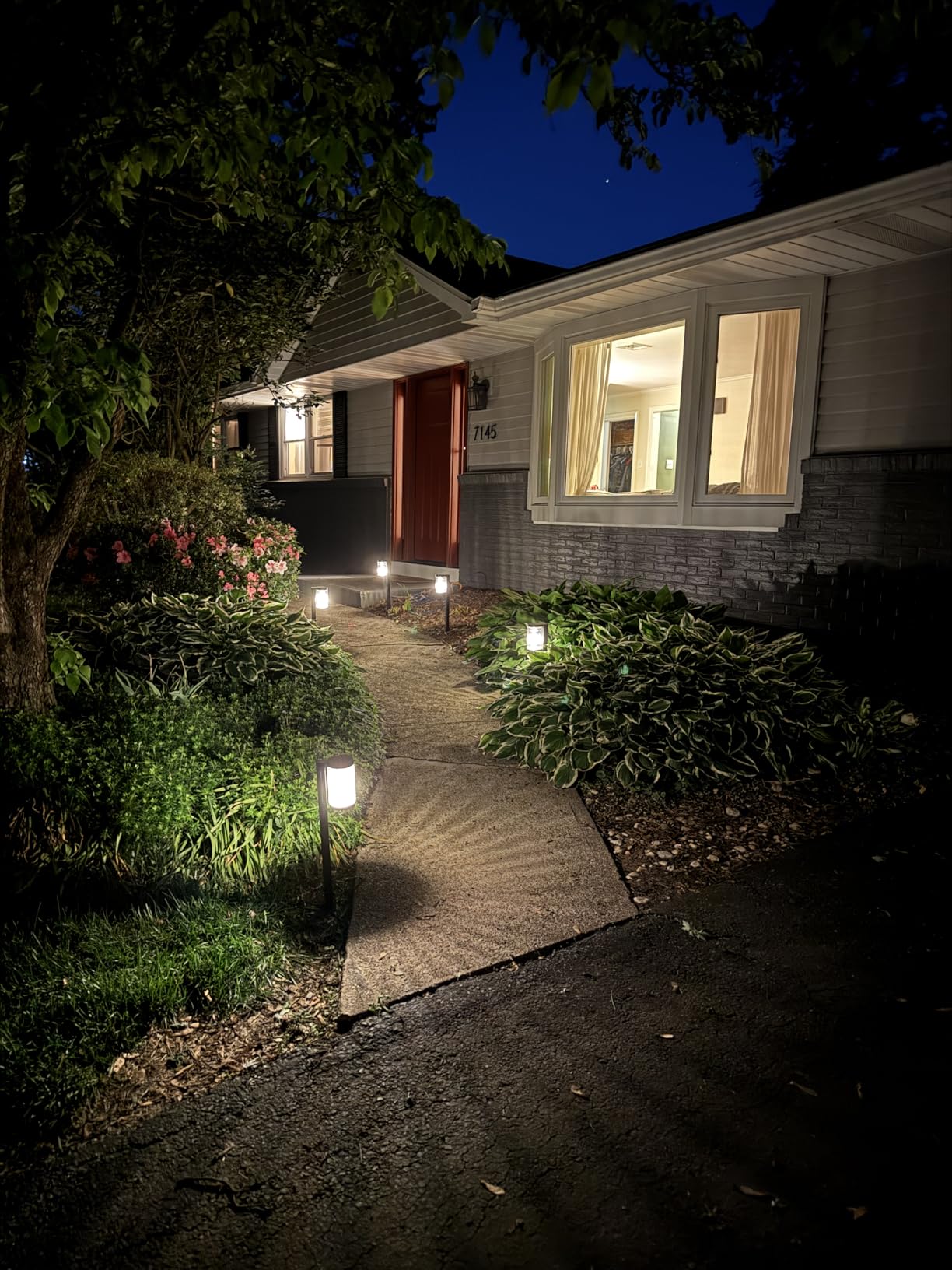 ELECLINK Solar Pathway Lights Outdoor, 6 Pack Upgraded Outdoor Solar Lights for Outside Super Bright Up to 15Hrs, IP65 Waterproof Solar Garden Lights for Yard Path Sidewalk Driveway Walkway Decor customer photo 1