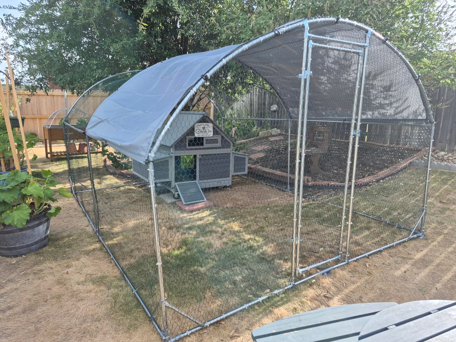 Large Metal Chicken Coop Spire Top Upgrade Tri-Supporting Wire Mesh Chicken Run,Chicken Pen with Water-Resident and Anti-UV Cover,Duck Rabbit House Outdoor (19.5'L x 10'W x 6.5'H) customer photo 1