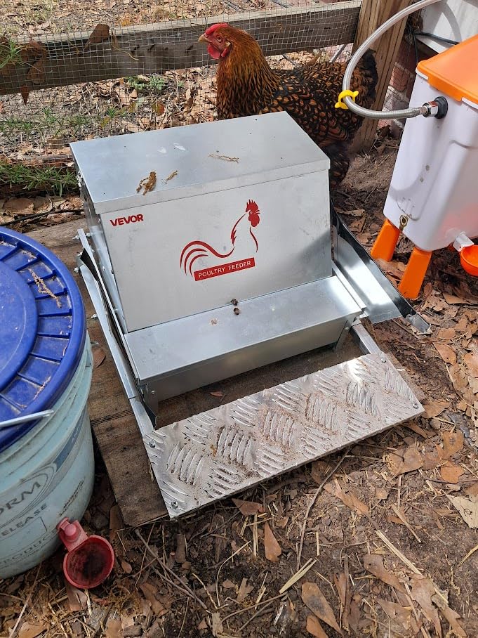 VEVOR Automatic Chicken Feeder, 40 lbs Capacity, Rainproof Treadle Poultry Feeder with Lockable Lid, No Waste, Galvanized Steel Construction, Outdoor Use, for Chicken, Bantams, Poultry, Pheasants customer photo 2