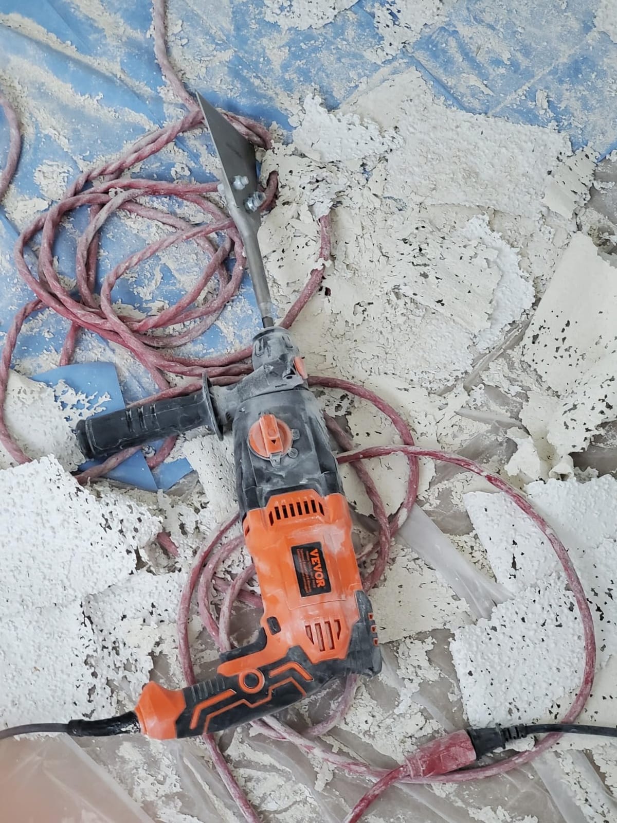 VEVOR Rotary Hammer Drill, 1-9/16 in SDS-Max Cordless, Heavy Duty 20V Battery Powered Rotary Hammer, Including 2 Batteries, Charger, Drill Bit, Pointed Chisel, Carrying Case, for Concrete, Masonry customer photo 2